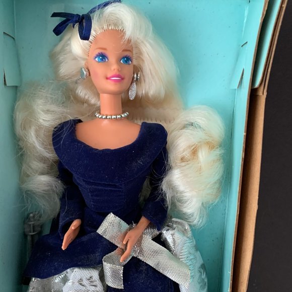 Barbie Winter Velvet Special Edition (Mattel 15571, 1995) - NIB - Picture 3 of 11